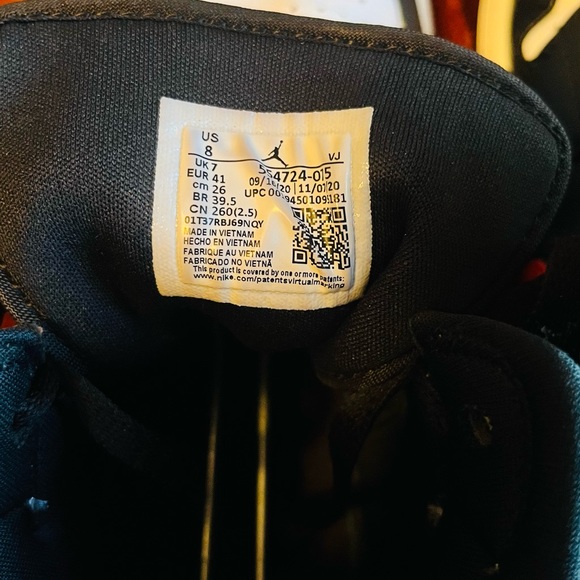 Jordan 1 Mid
Black Chile Red White, Size 8 - Picture 6 of 6